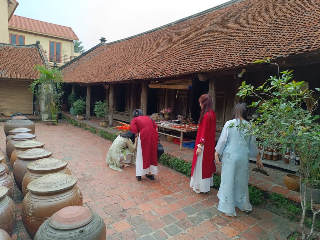 Duong Lam ancient house