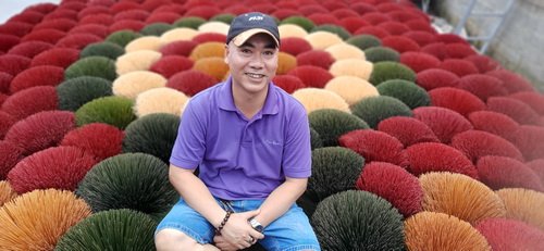 Quang Phu Cau incense village tour